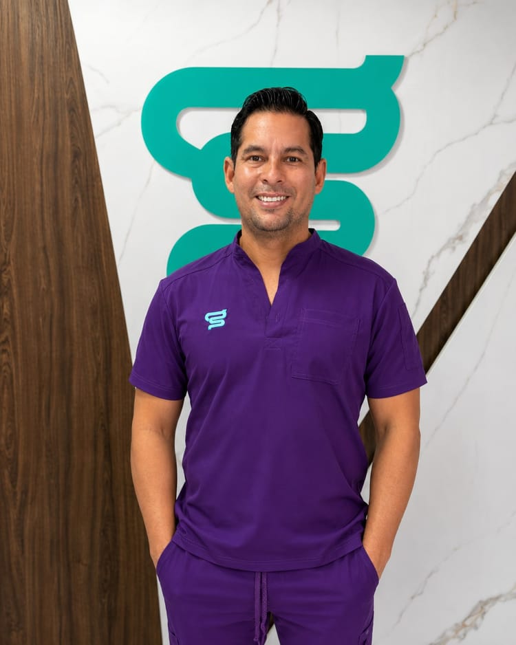 Dr. Wilson Alcívar, Gastroenterólogo Endoscopista GASTREND